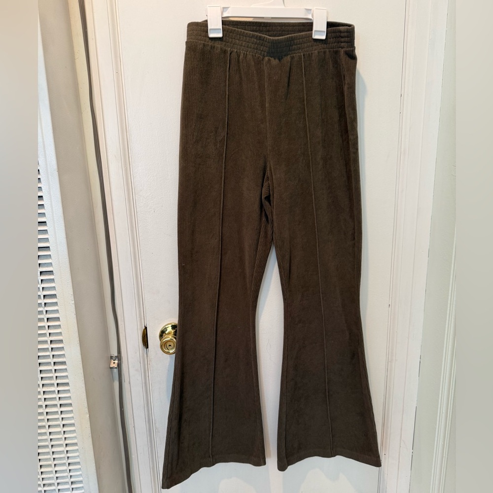 Aerie Groove-On Ribbed Velour High Waist Flare Pant-Olive Green Size M